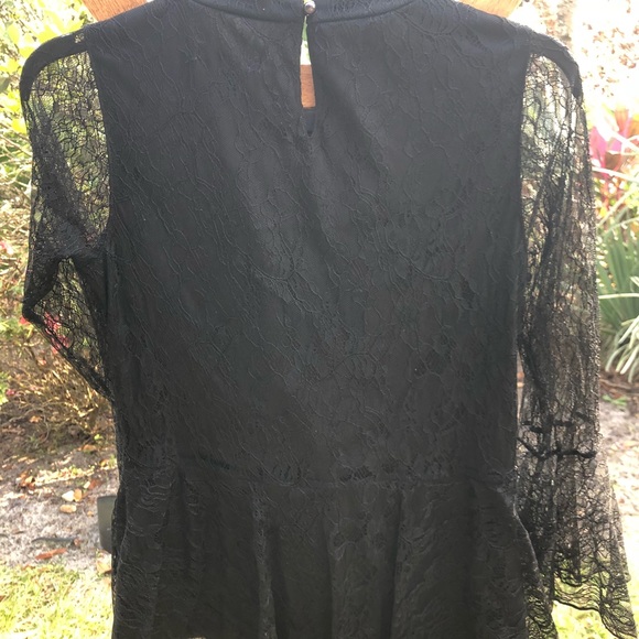 Issac Mizrahi Live black lace long bell sleeve top - Picture 7 of 8